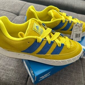 New in box Adidas Adimatic bright yellow size men’s 10.5